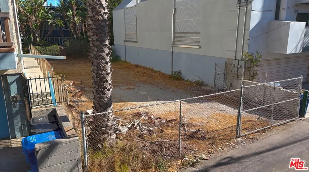 23 Wavecrest Avenue Venice, CA 90291