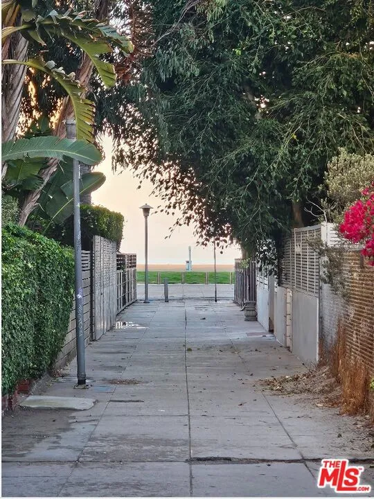 23 Wavecrest Avenue Venice, CA 90291
