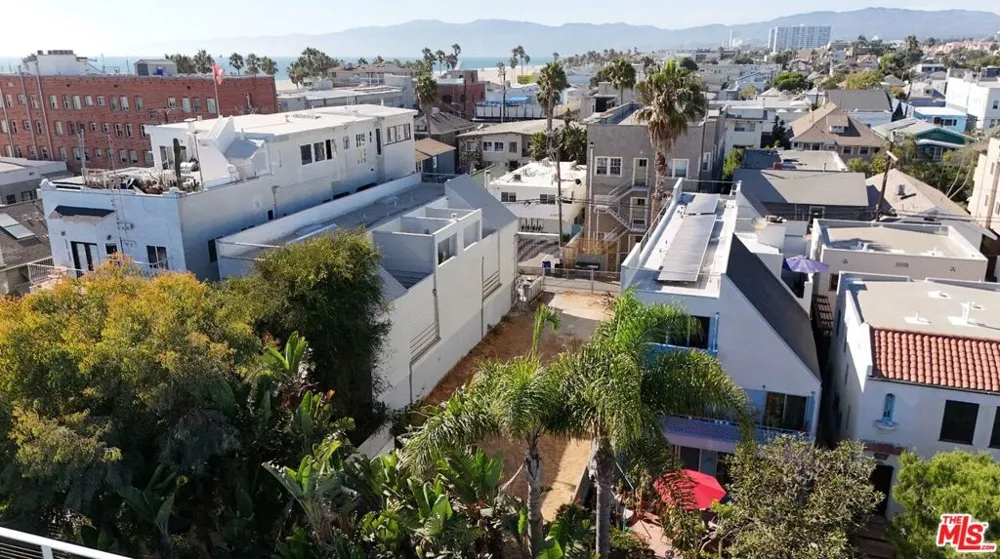 23 Wavecrest Avenue Venice, CA 90291