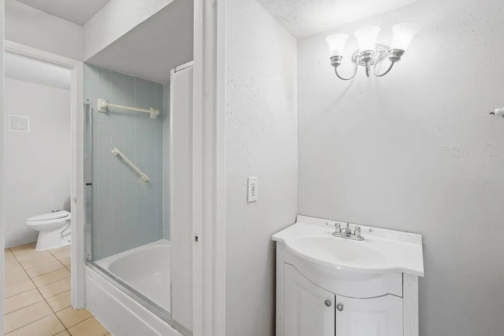 5667 Birchmont Drive #H Houston, TX 77091