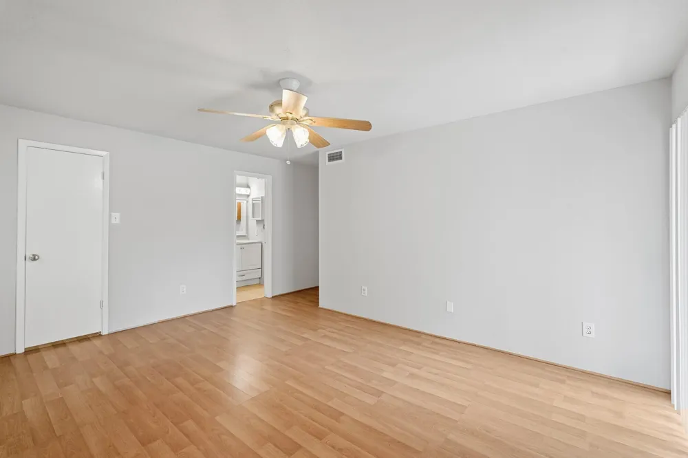 5667 Birchmont Drive #H Houston, TX 77091