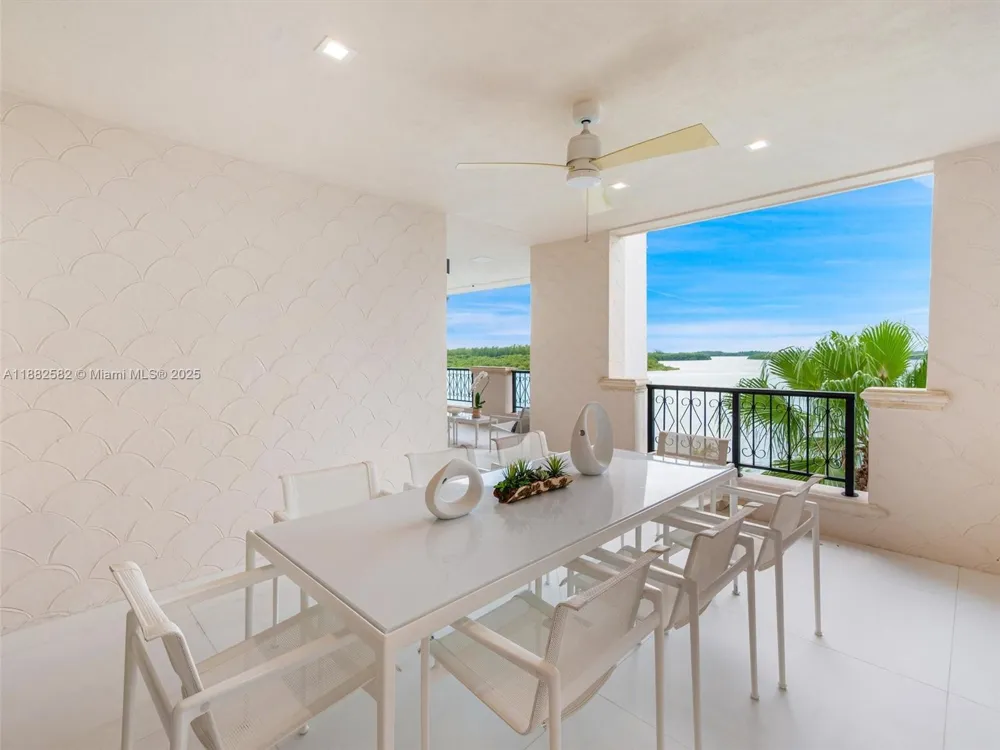 5053 Fisher Island Dr #5053 Miami Beach, FL 33109