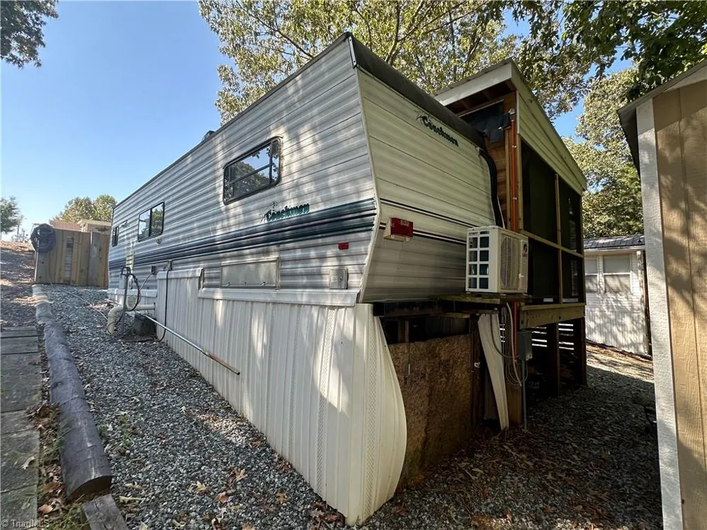 110 Meadowview Circle New London, NC 28127