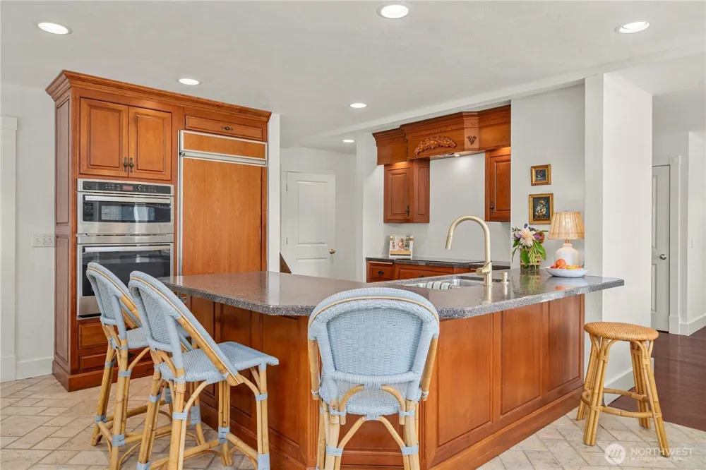 24 Broadway Hill Road Hoquiam, WA 98550