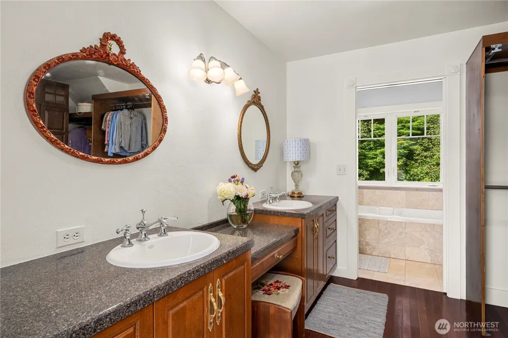 24 Broadway Hill Road Hoquiam, WA 98550