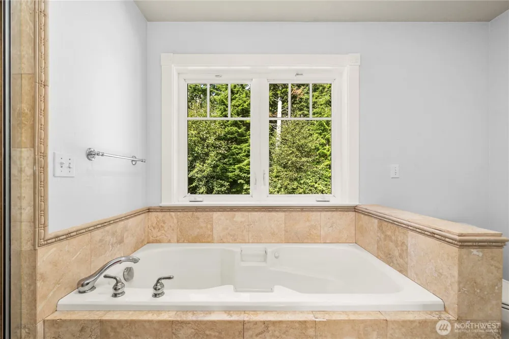 24 Broadway Hill Road Hoquiam, WA 98550