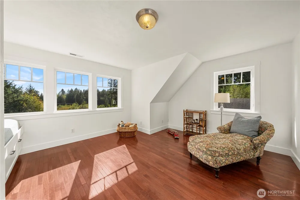 24 Broadway Hill Road Hoquiam, WA 98550