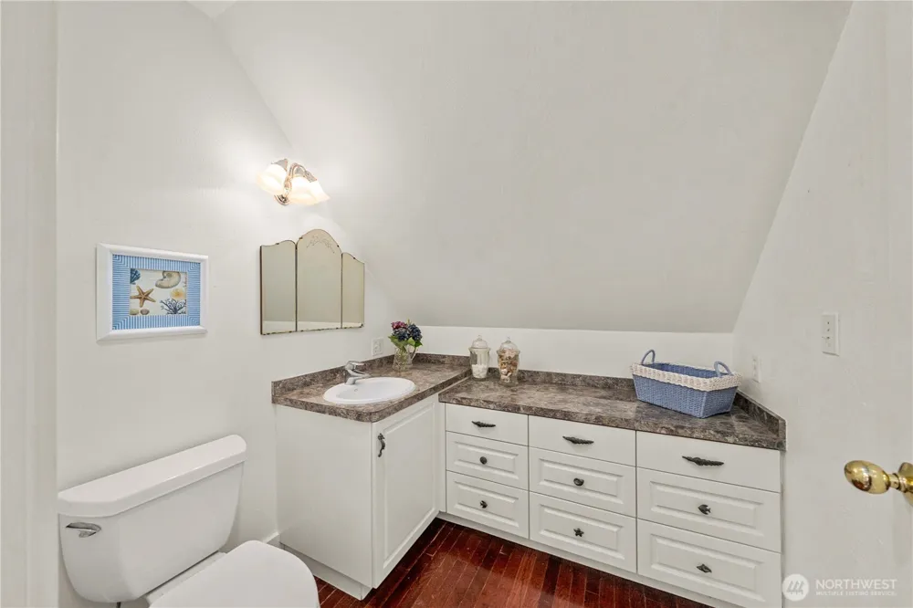 24 Broadway Hill Road Hoquiam, WA 98550