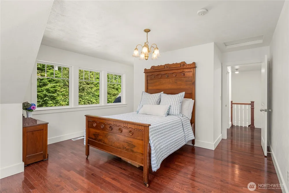 24 Broadway Hill Road Hoquiam, WA 98550