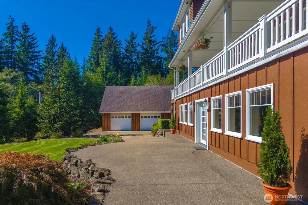 24 Broadway Hill Road Hoquiam, WA 98550
