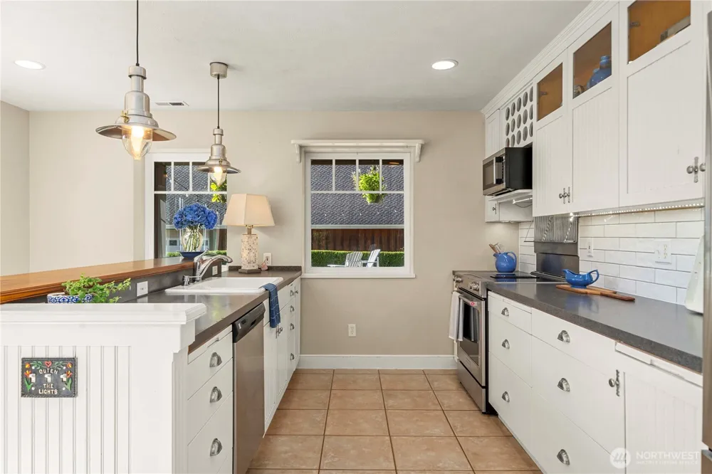 24 Broadway Hill Road Hoquiam, WA 98550