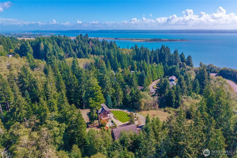 24 Broadway Hill Road Hoquiam, WA 98550