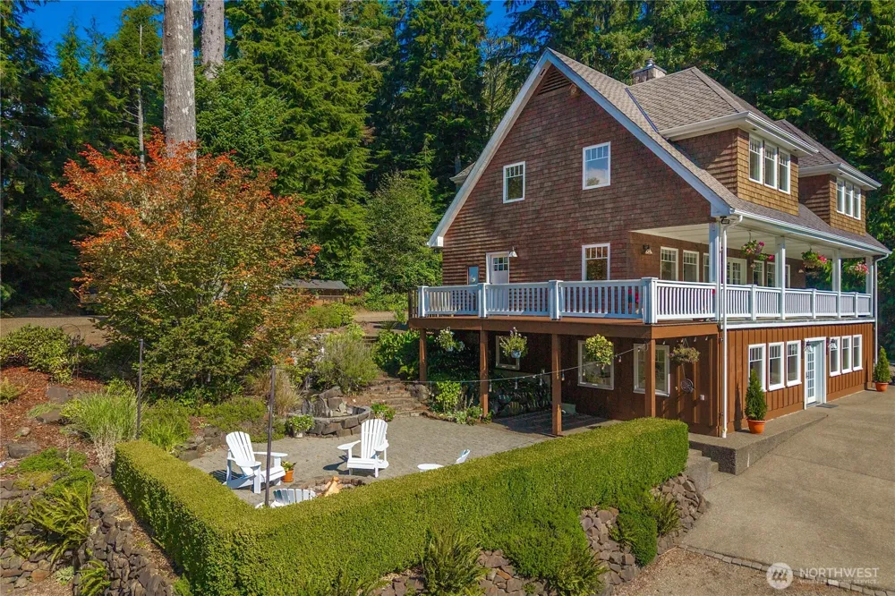 24 Broadway Hill Road Hoquiam, WA 98550