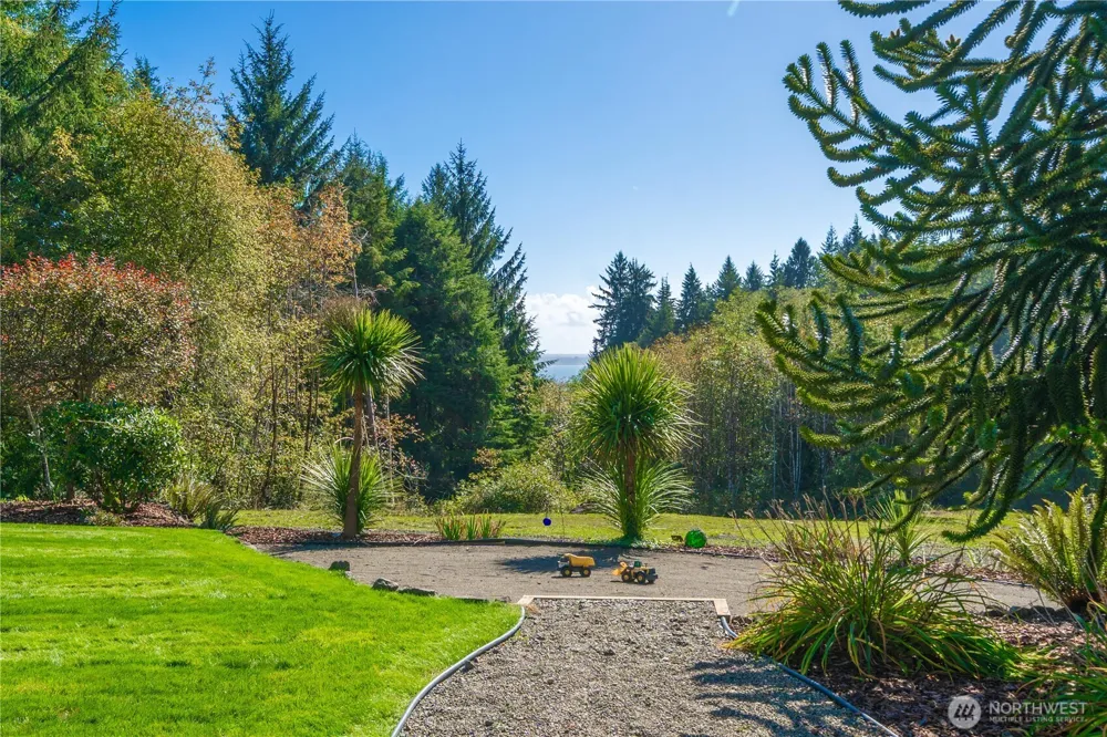 24 Broadway Hill Road Hoquiam, WA 98550