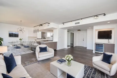 49 Briar Hollow Lane #406