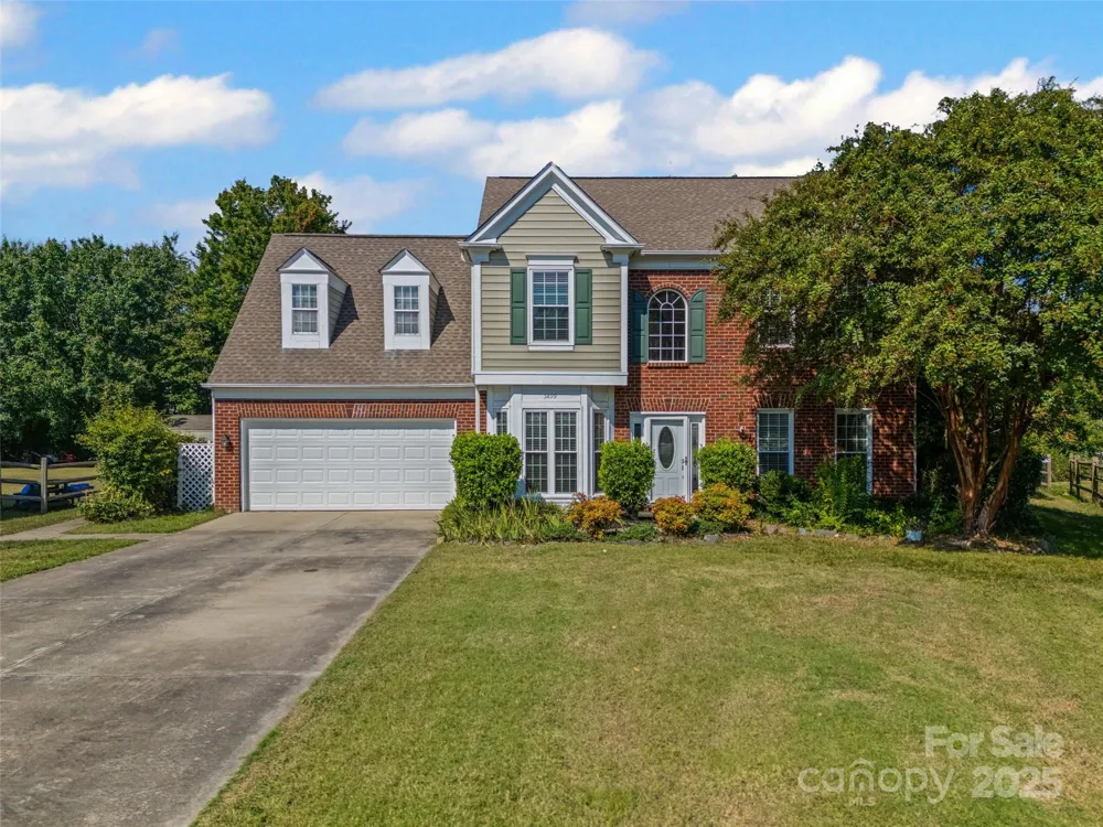 5899 Crimson Oak Court Harrisburg, NC 28075