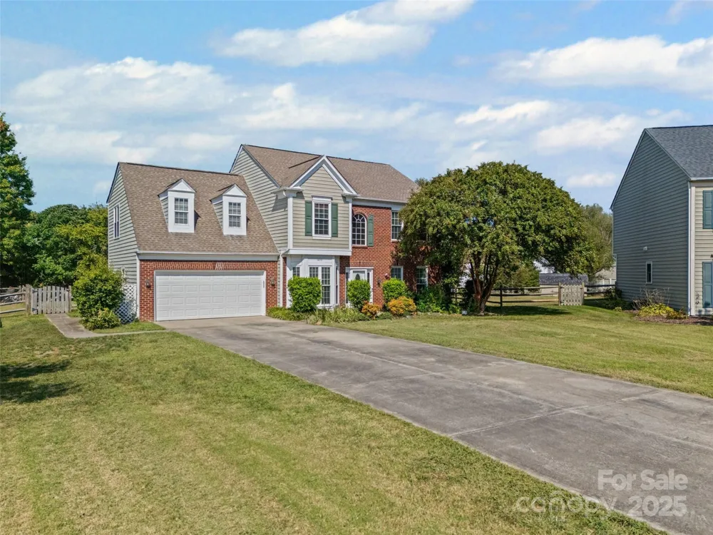 5899 Crimson Oak Court Harrisburg, NC 28075