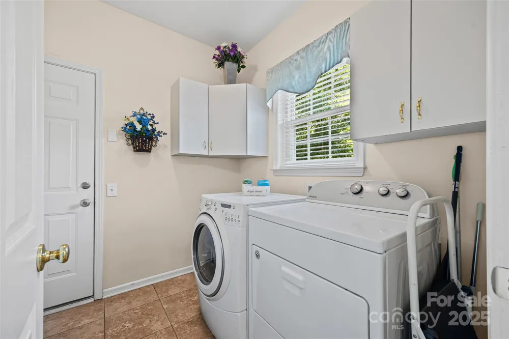 5899 Crimson Oak Court Harrisburg, NC 28075