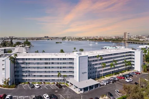1868 SHORE DRIVE S #207