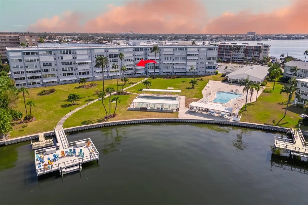 1868 SHORE DRIVE S #207 South Pasadena, FL 33707