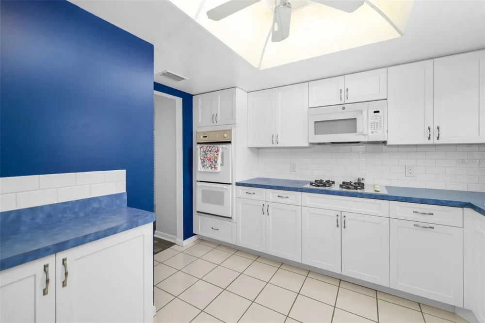 1868 SHORE DRIVE S #207 South Pasadena, FL 33707