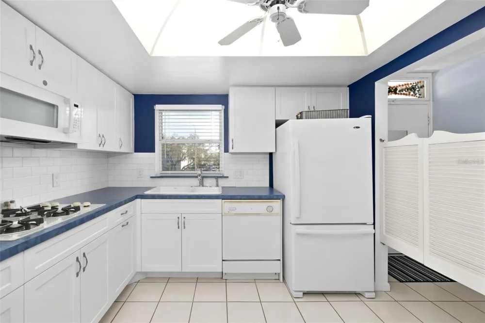 1868 SHORE DRIVE S #207 South Pasadena, FL 33707