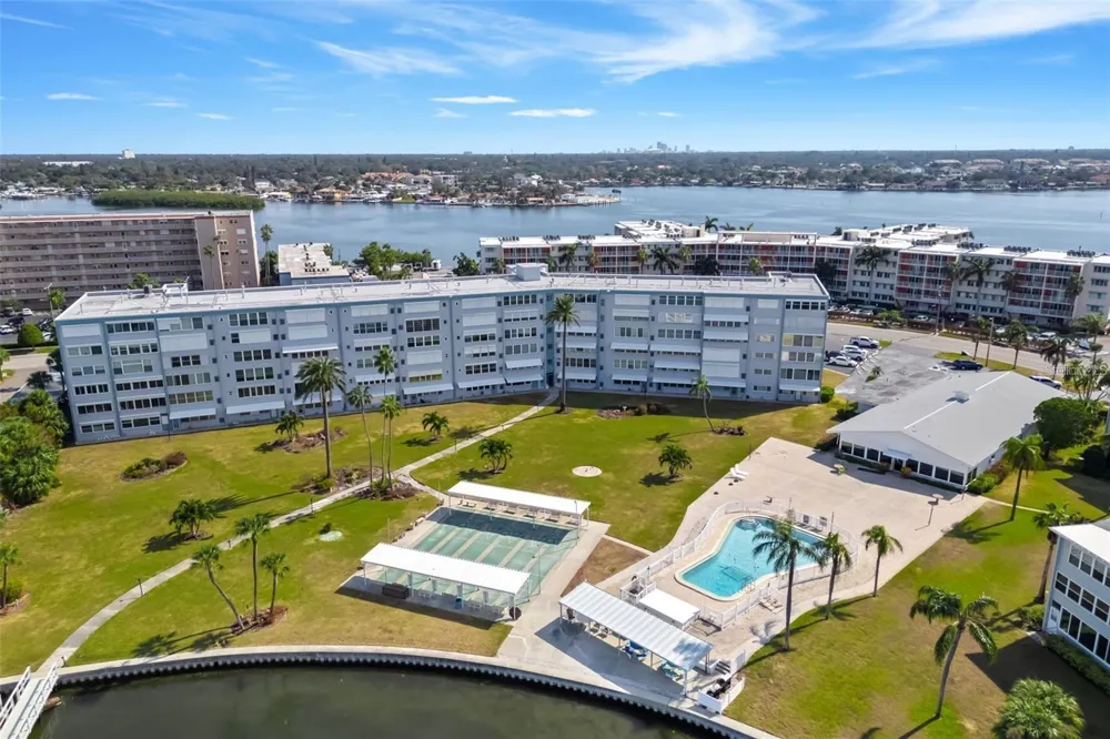 1868 SHORE DRIVE S #207 South Pasadena, FL 33707