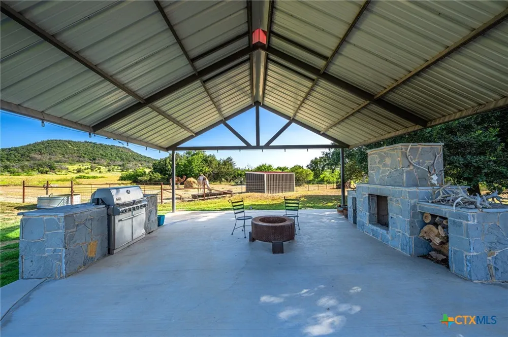 3021 FM 1689 Comanche, TX 76442
