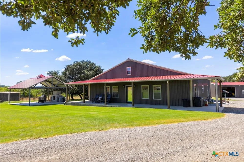 3021 FM 1689 Comanche, TX 76442