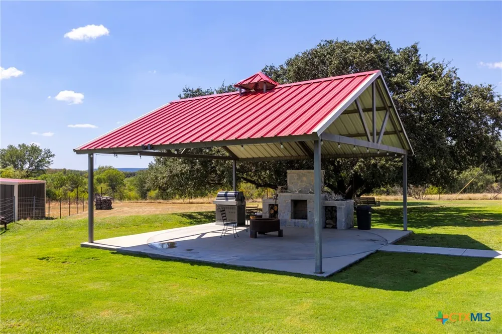 3021 FM 1689 Comanche, TX 76442