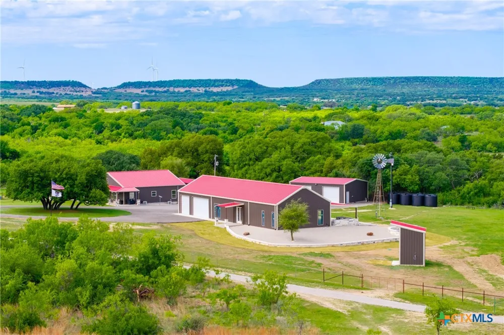 3021 FM 1689 Comanche, TX 76442