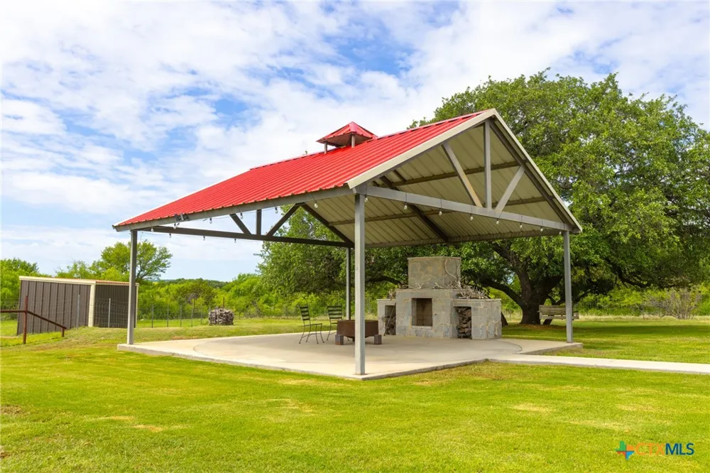 3021 FM 1689 Comanche, TX 76442