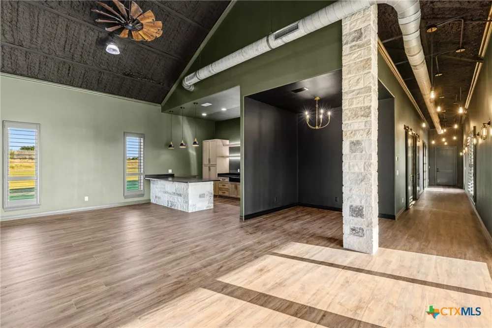 3021 FM 1689 Comanche, TX 76442