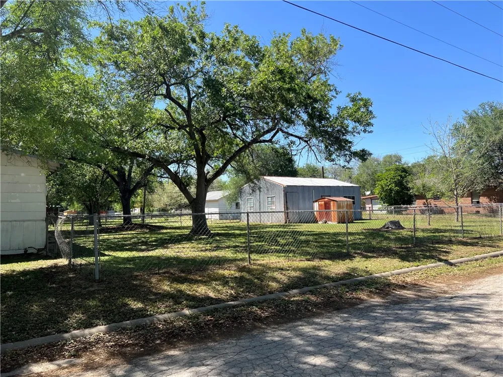 604 SW 9th Street Premont, TX 78375