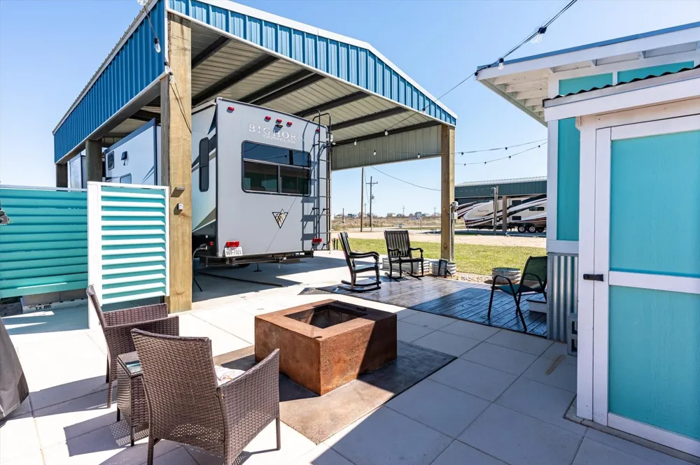 1137 Beach Front Road Gilchrist, TX 77617