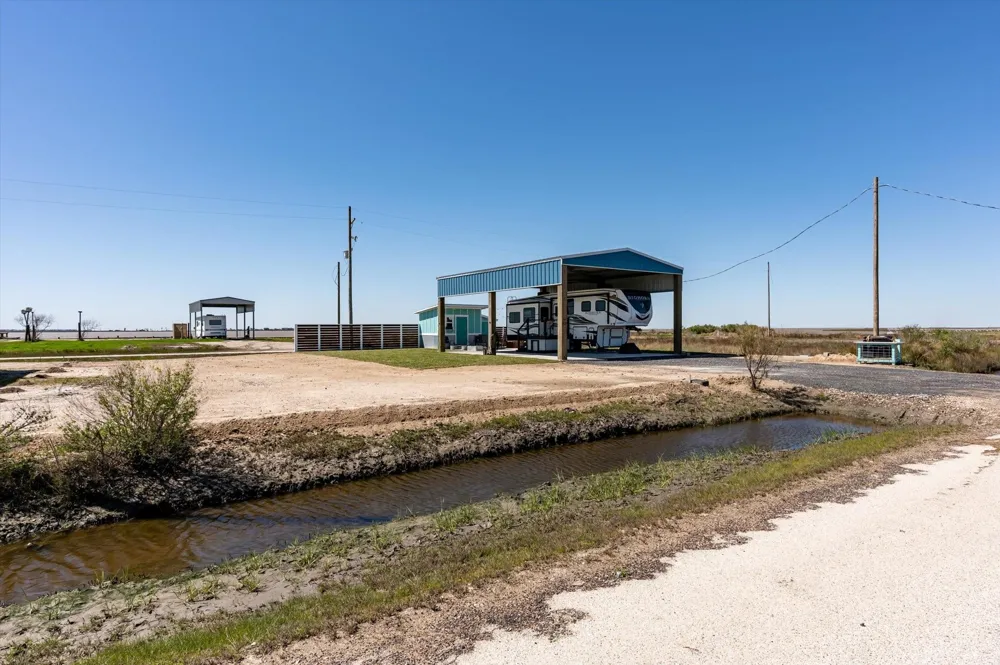1137 Beach Front Road Gilchrist, TX 77617