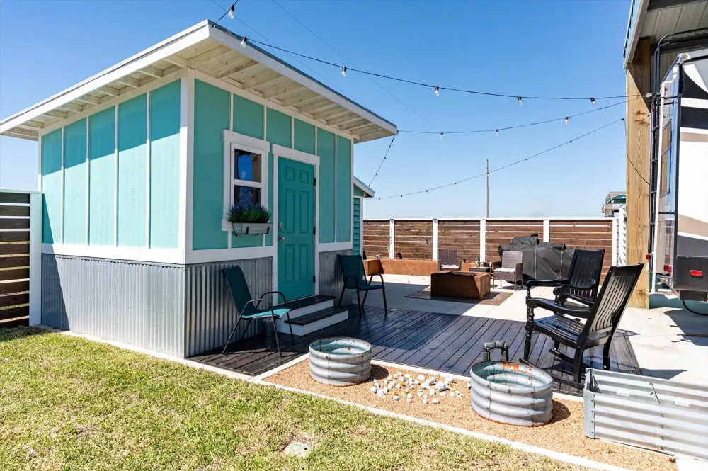 1137 Beach Front Road Gilchrist, TX 77617