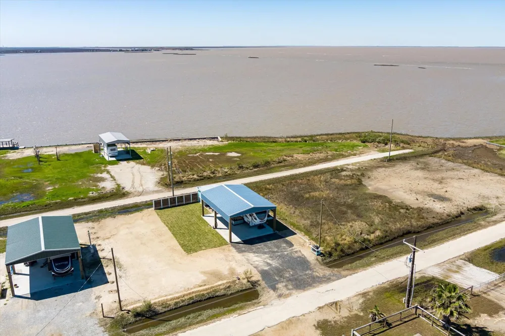 1137 Beach Front Road Gilchrist, TX 77617