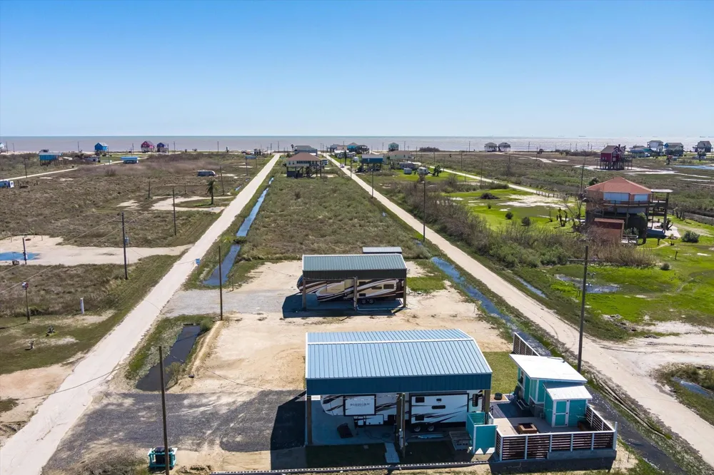 1137 Beach Front Road Gilchrist, TX 77617