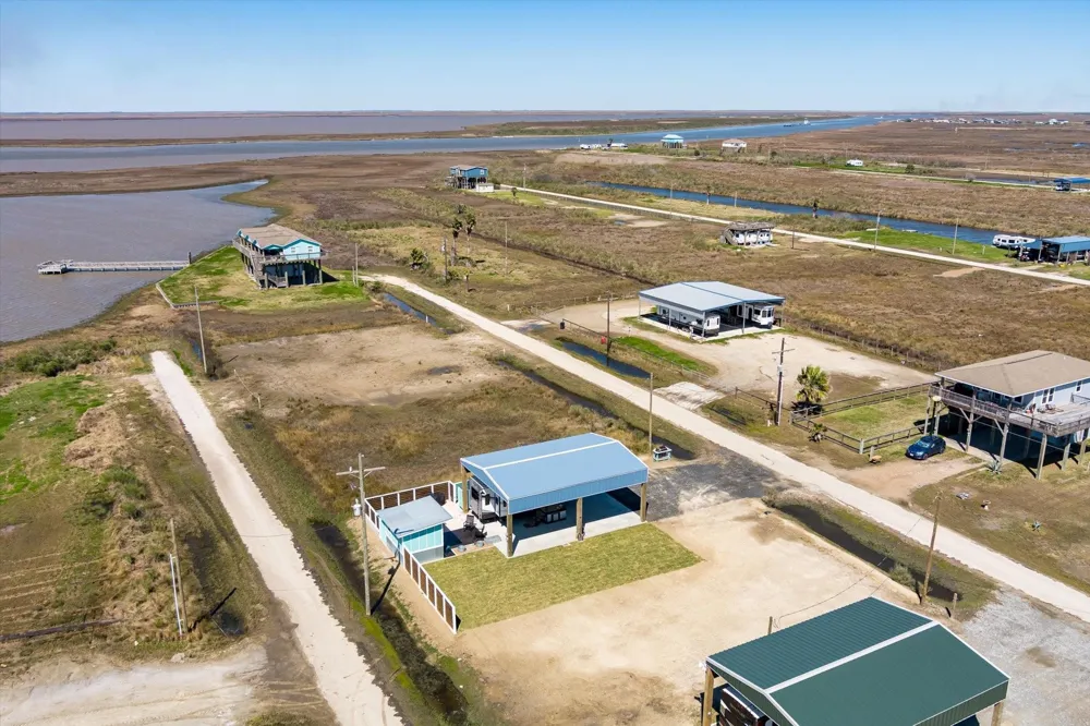 1137 Beach Front Road Gilchrist, TX 77617