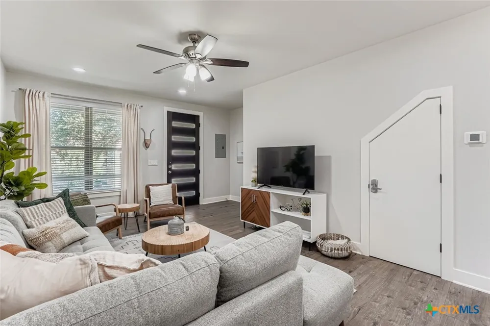 18803 Hogan Circle #14 Point Venture, TX 78645
