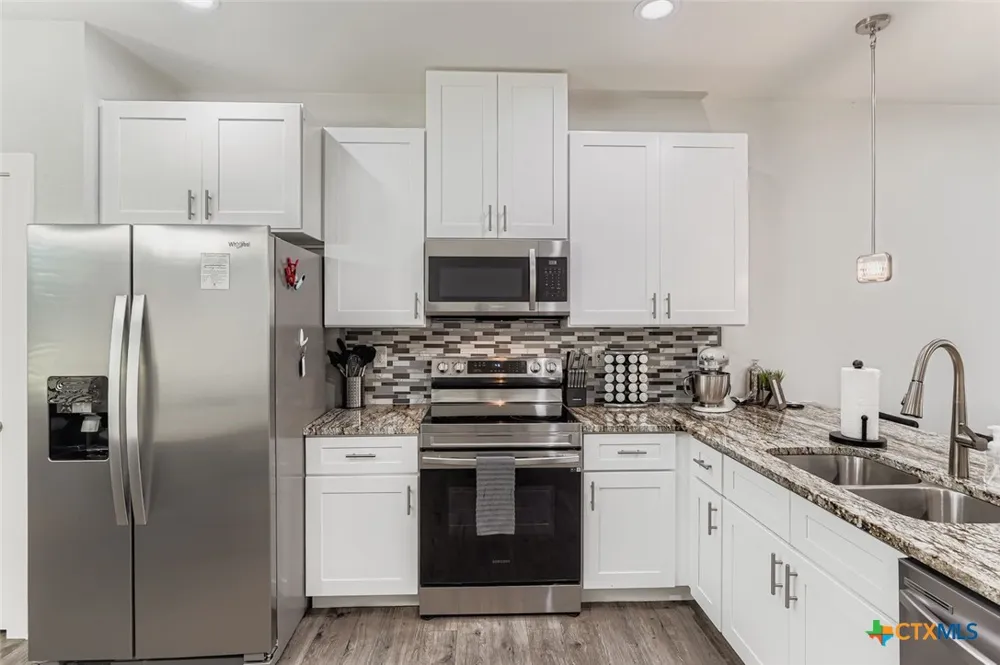 18803 Hogan Circle #14 Point Venture, TX 78645