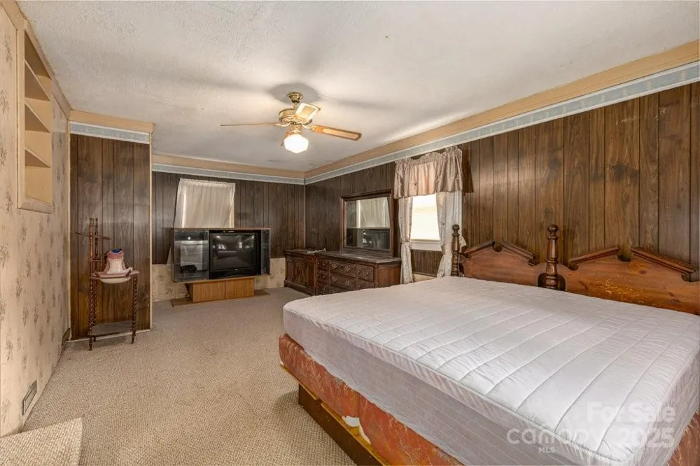 489 Ned Mcgimsey Road Nebo, NC 28761