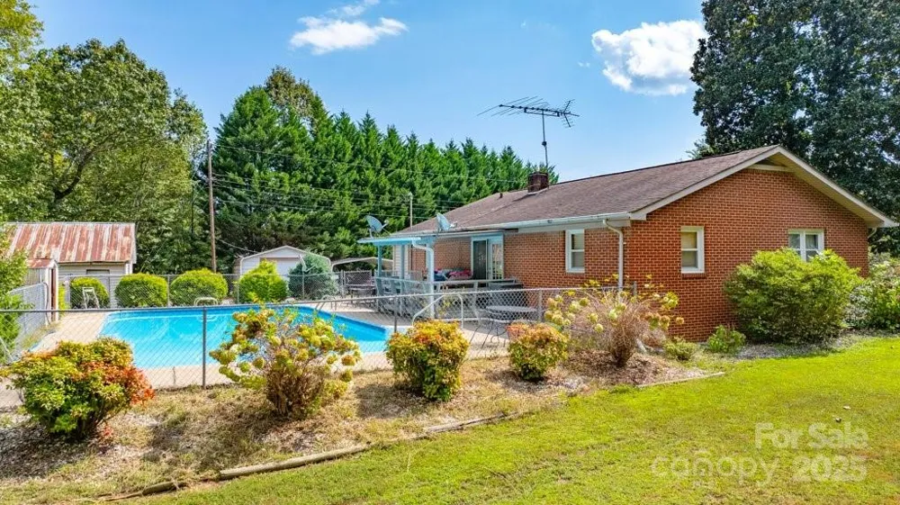 489 Ned Mcgimsey Road Nebo, NC 28761