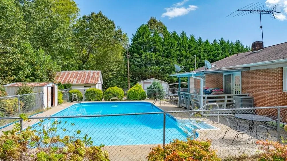 489 Ned Mcgimsey Road Nebo, NC 28761