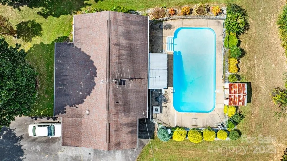 489 Ned Mcgimsey Road Nebo, NC 28761