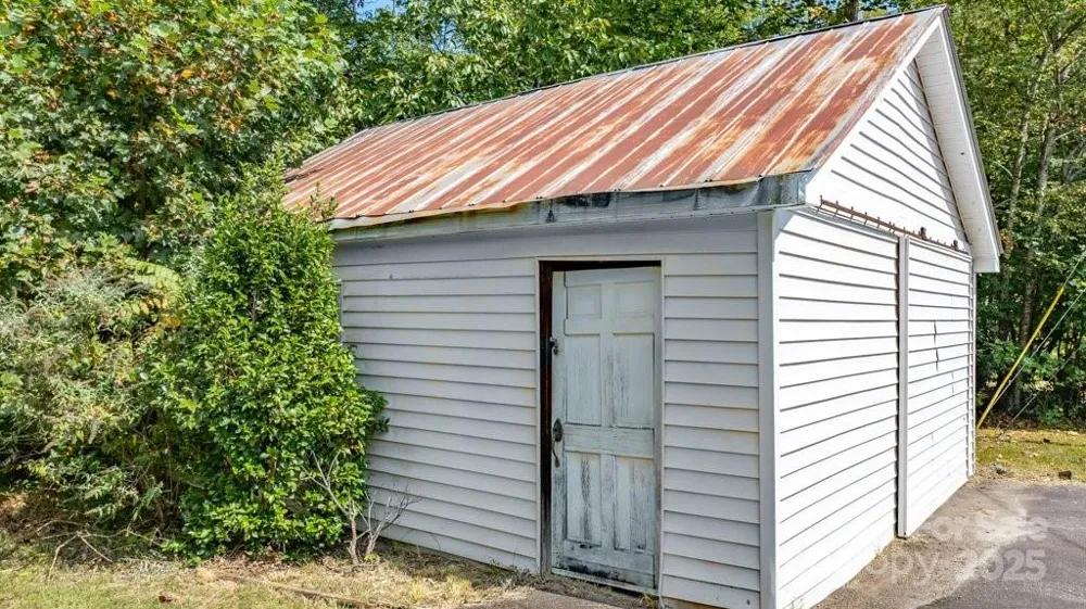 489 Ned Mcgimsey Road Nebo, NC 28761