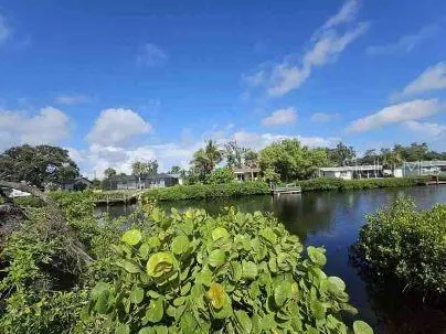 COLONIAL BAY DRIVE