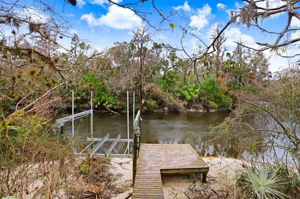 4872 RAMBLING RIVER ROAD Brandon, FL 33511