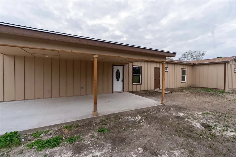 404 Dewey Avenue Alice, TX 78332